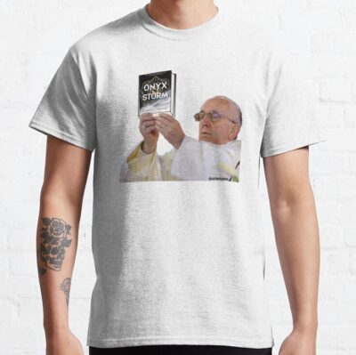 Onyx Storm Pope Holding Book Meme Rebecca Yarros Xaden Riorson Violet Sorrengail Iron Flame Fourth Wing Basgiath War College The Empyrean Series Romantasy Fantasy Books T-shirt